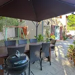 Provencal In With Pool Feriehus